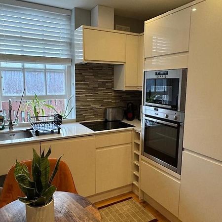 Central Apartment London Bagian luar foto