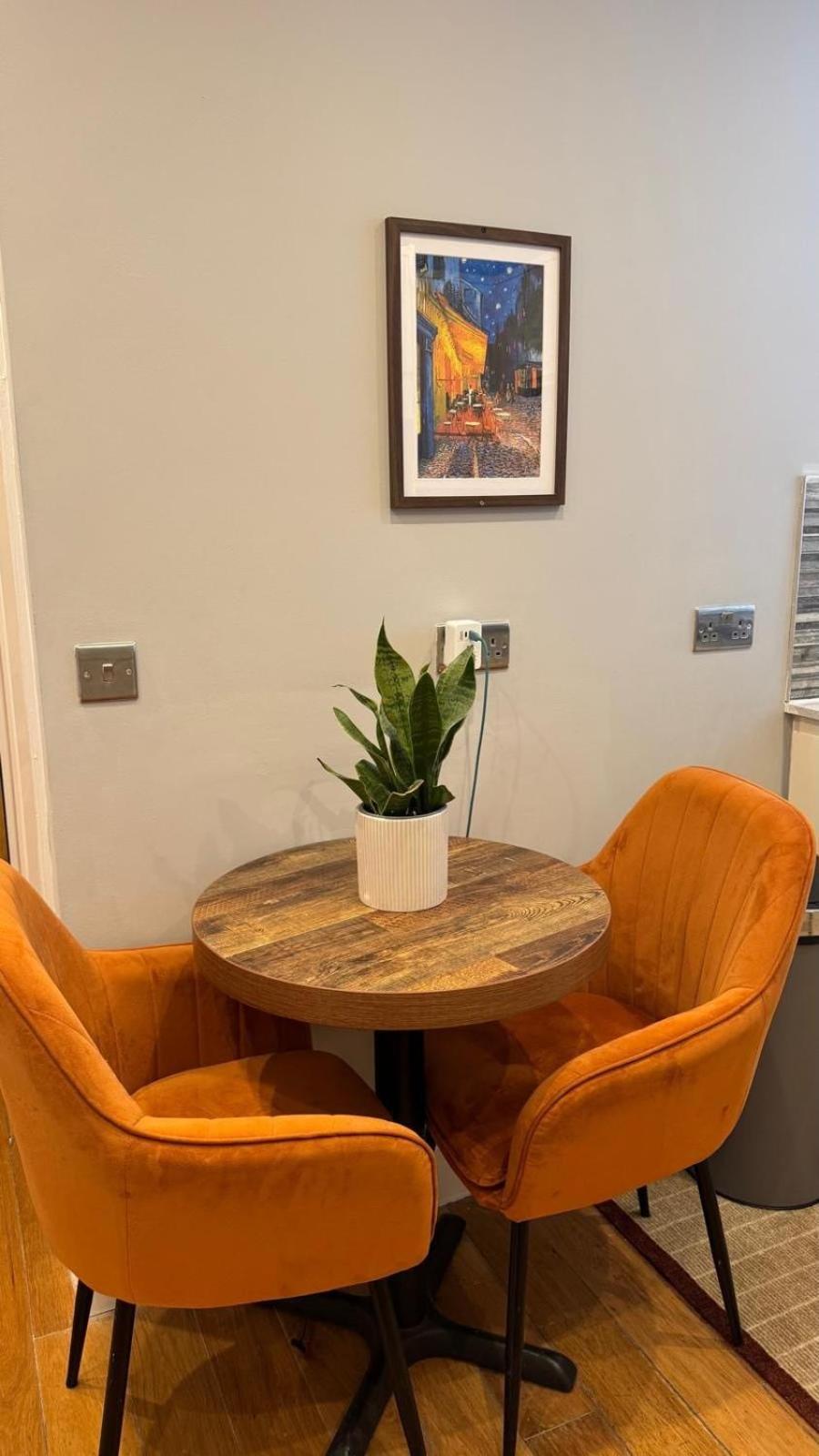 Central Apartment London Bagian luar foto