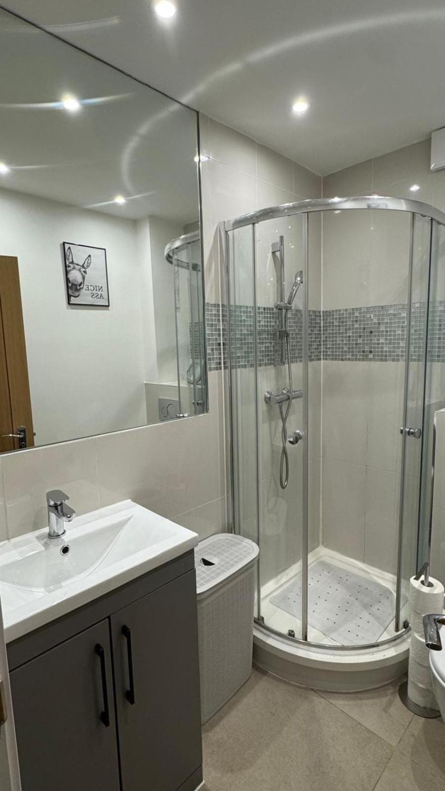 Central Apartment London Bagian luar foto