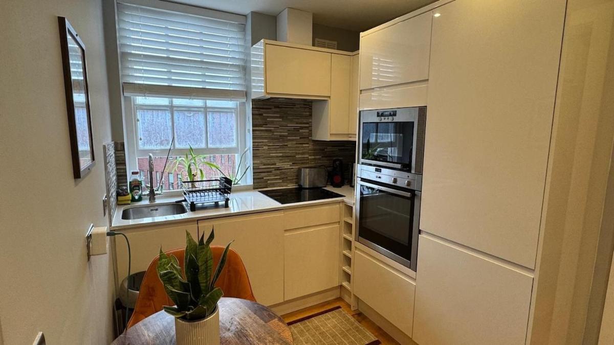 Central Apartment London Bagian luar foto